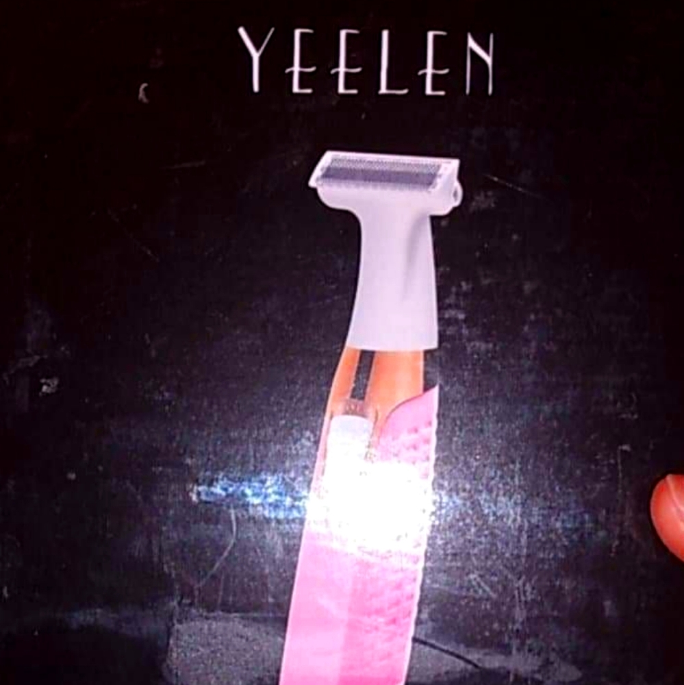 Electric razor for women